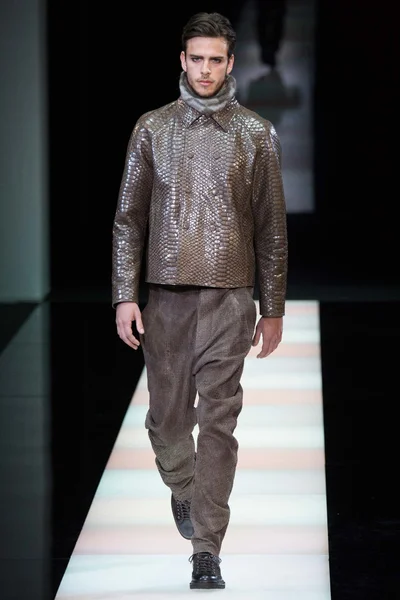 Look 28